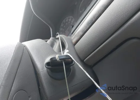 2000 Ford Crown Victoria from USA, damaged, VIN 2FAFP73W8YX108660